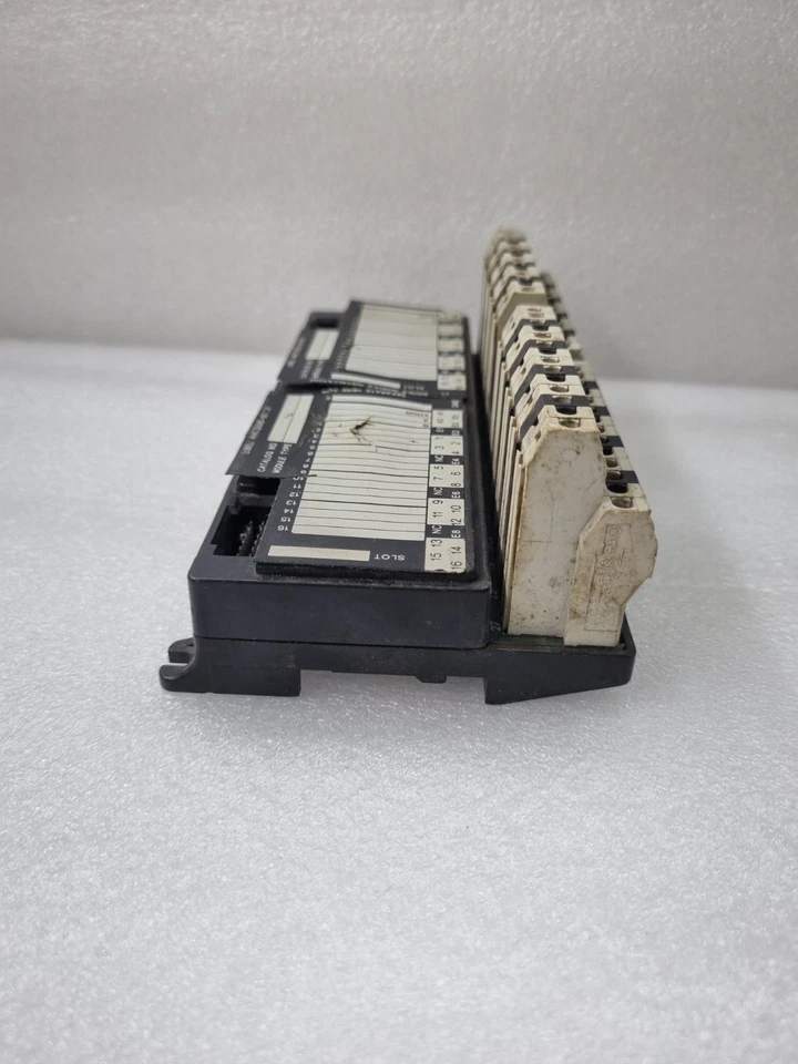 GE FANUC IC670CHS002E I/O BASE 2 TIER BOX TERMINAL MADE IN USA